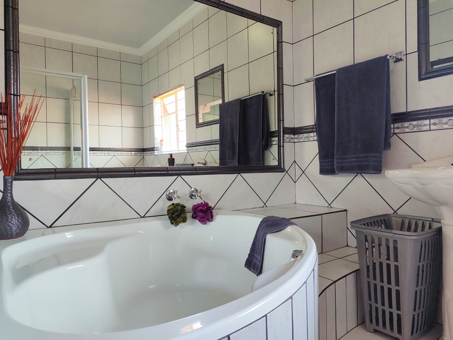 3 Bedroom Property for Sale in Wilkoppies North West